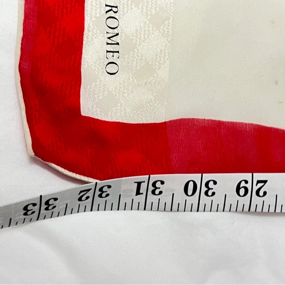 MANOLO BORROMEO Red And Cream Women’s Silk Scarf 33"/33" G.C - Picture 13 of 13